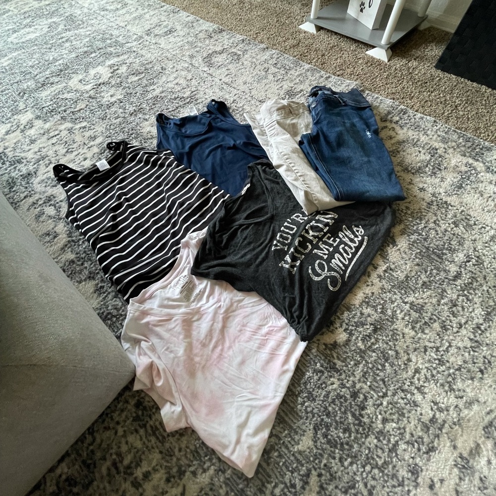 Maternity clothes lot